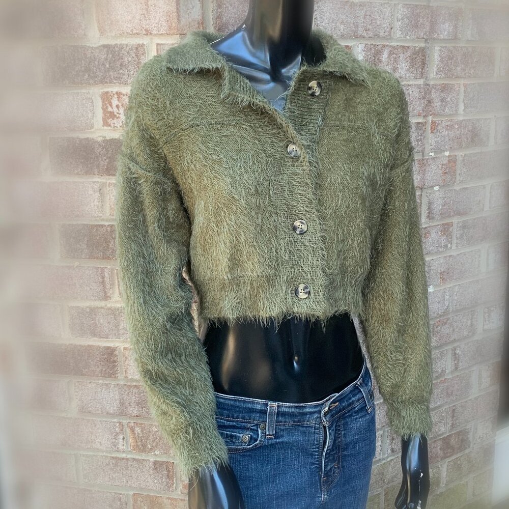 Forever 21 Eyelash Fuzzy Cropped Button Up Long Sleeve Sweater Sz S